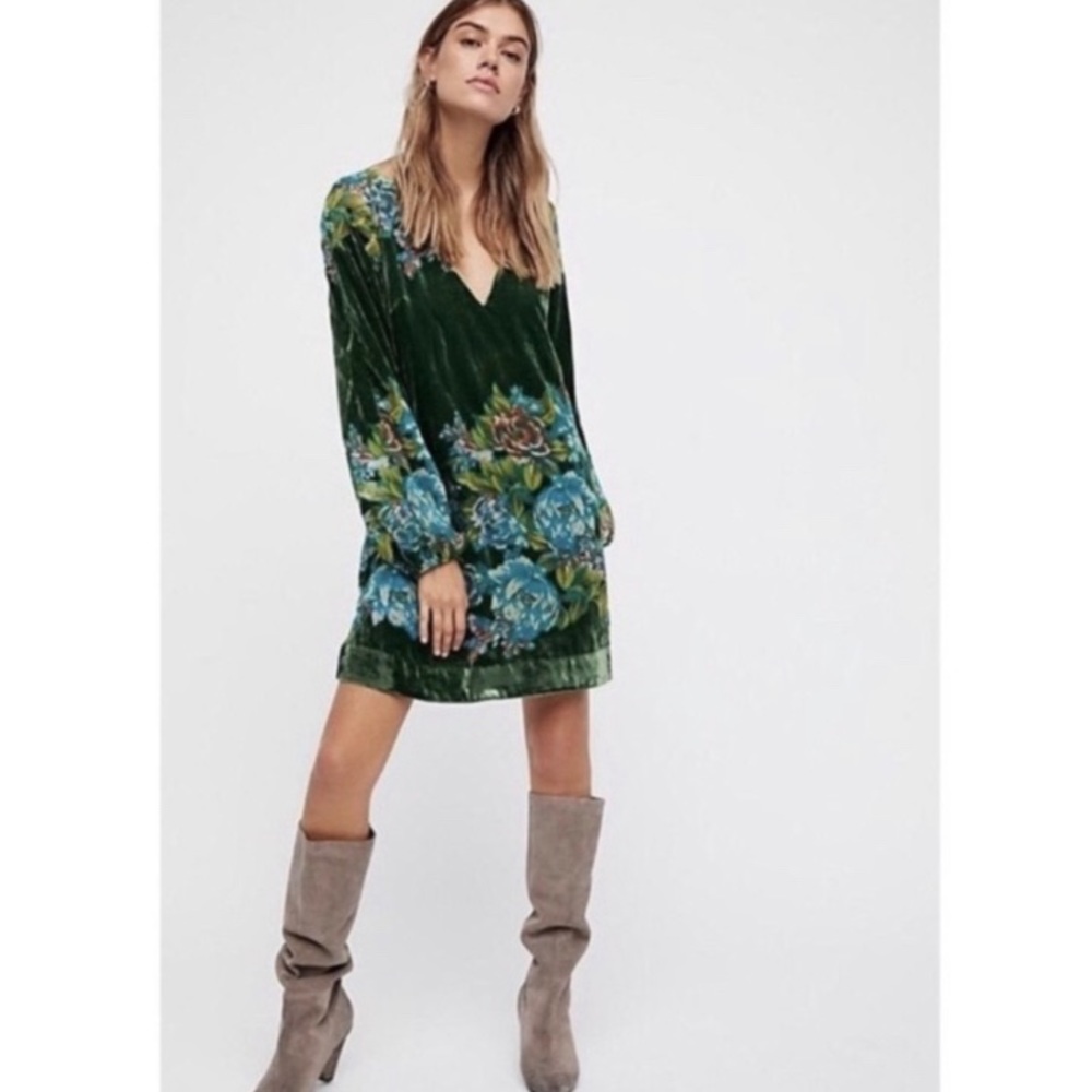 Free People Green velvet with long sleeves dress